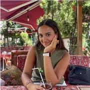 Imparto tanto clases de apoyo escolar como iniciación en francés. Además de dar clases de español a personas que quieran aprender el idioma.